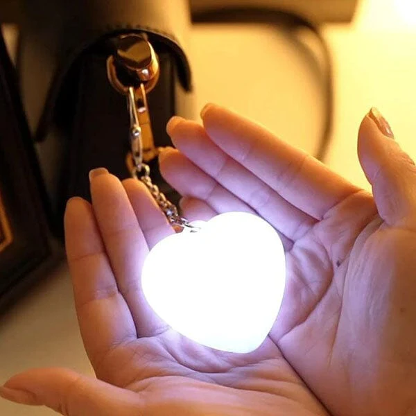 BagGlo Heart-Shaped Automatic LED Purse Light Keychain - Image 3