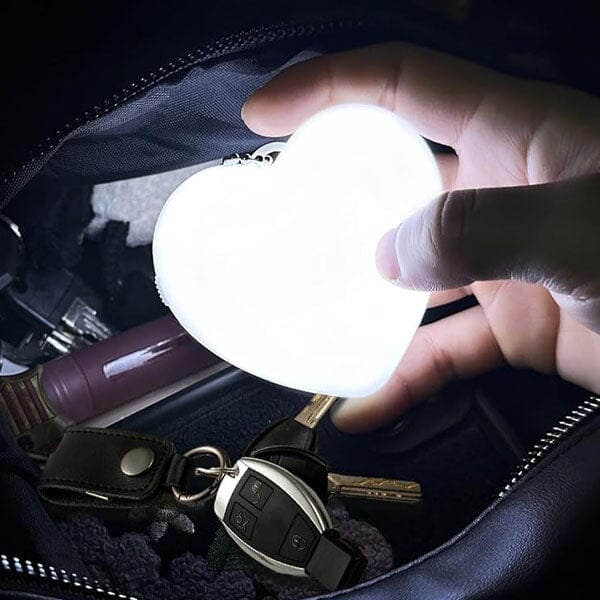 BagGlo Heart-Shaped Automatic LED Purse Light Keychain - Image 4