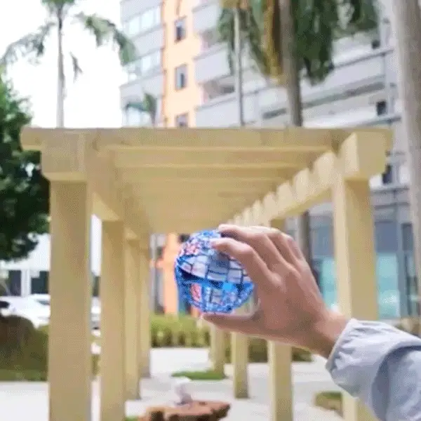 Jitter Drone | Flying UFO Light-Up Boomerang Ball - Image 3