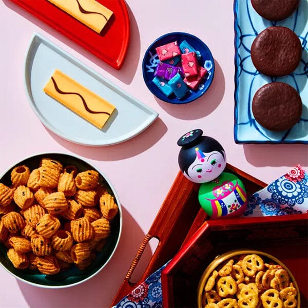 Universal Yums Snack Box: South Korea Candy Shoppe (6 Pieces) - Image 4